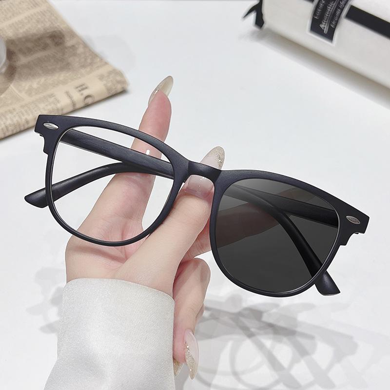 

2025 Brand New Sunglasses for Men Women Photochromic Lenses Korean Style Trendy Eyewear Summer Outdoor Beach Sun Glasses As picture