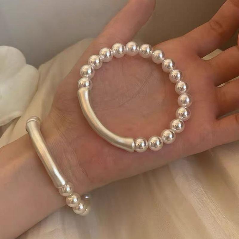 Bracelet Perle Irregulière Forme Spéciale Française Bracelet Femmes Niche Luxe Léger Exquis Doré Demi-Bracelet Bracelet Accessoires