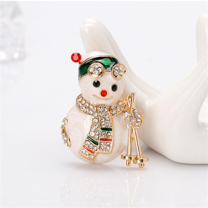 New Design Hollow Christmas Tree Brooches for Women Men Luxurious Sparkling Rhinestones Elk Star Brooches Coat Bag Jewelry Gifts