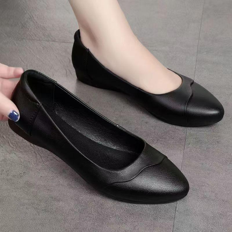 2025 autumn single shoes soft sole soft surface flat sole single shoes middle-aged leather shoes large size women's shoes thin non-slip can not fall