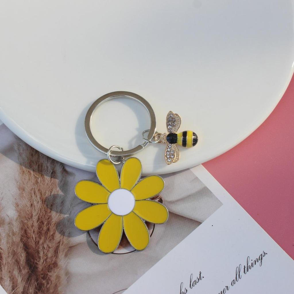 Daisy Bee Stainless Steel Keychain Pendant - Flower Car Key Decoration