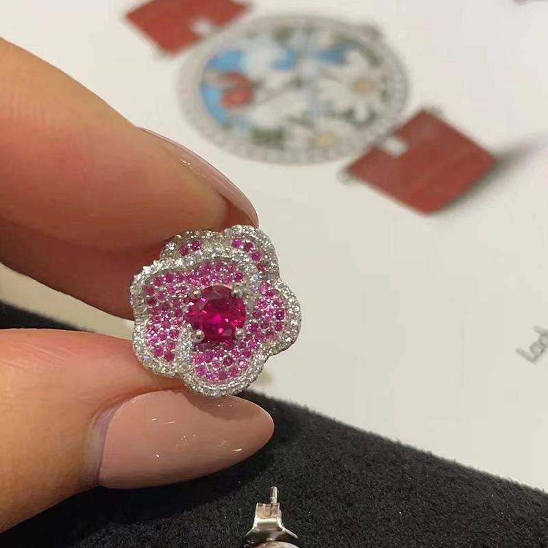 Hui Zhiyi 2024 Pigeon Blood Red Stud Earrings with Zircon Inlaid Diamonds - Noble Fashion for Women