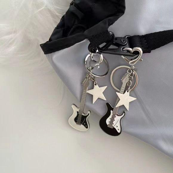 Y2K Hot Girl Electric Guitar & Star Pendant Keychain - Retro Sweet & Cool Millennial Style Ornament