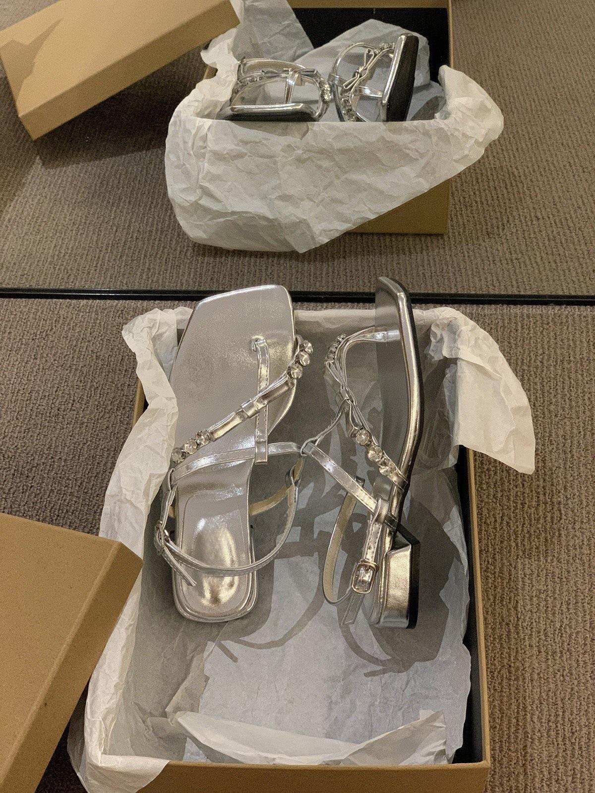 

French temperament silver rhinestone square toe low heel sandals women s 2025 new summer skirt Roman sandals 35