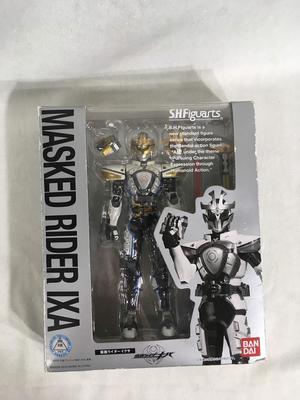 TAMASHII NATIONS Kamen Rider Ixa S.H.Figuarts