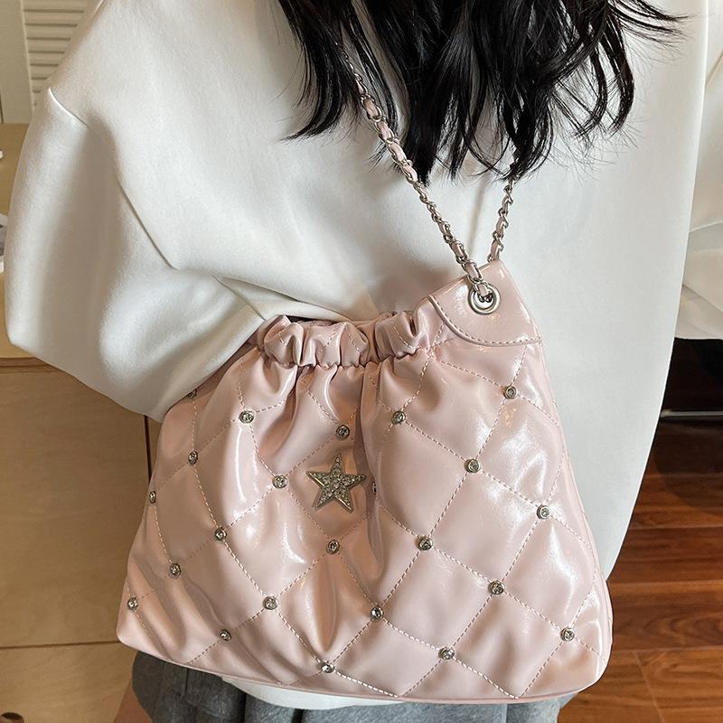 Large-capacity diamond chain oblique span bag women's 2025 summer new fashionable high-value shoulder bag trendy diamond-encrusted bag