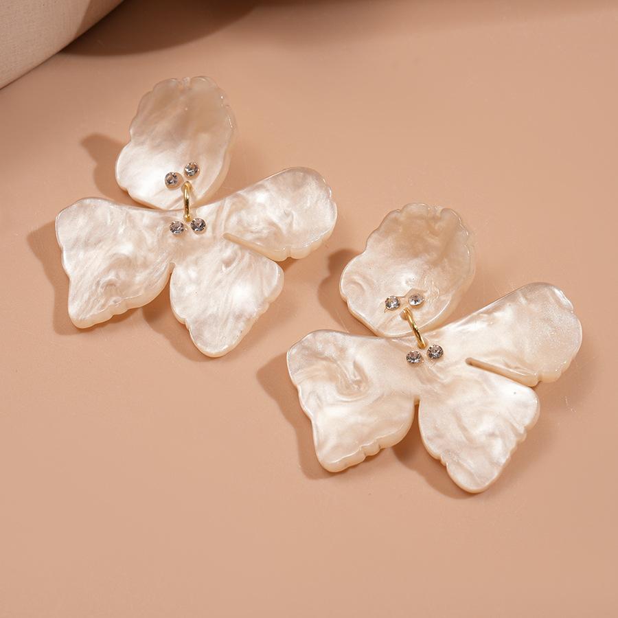 European and American Retro Diamond-encrusted Resin Flower Silver Needle Earrings Simple Niche Earrings 