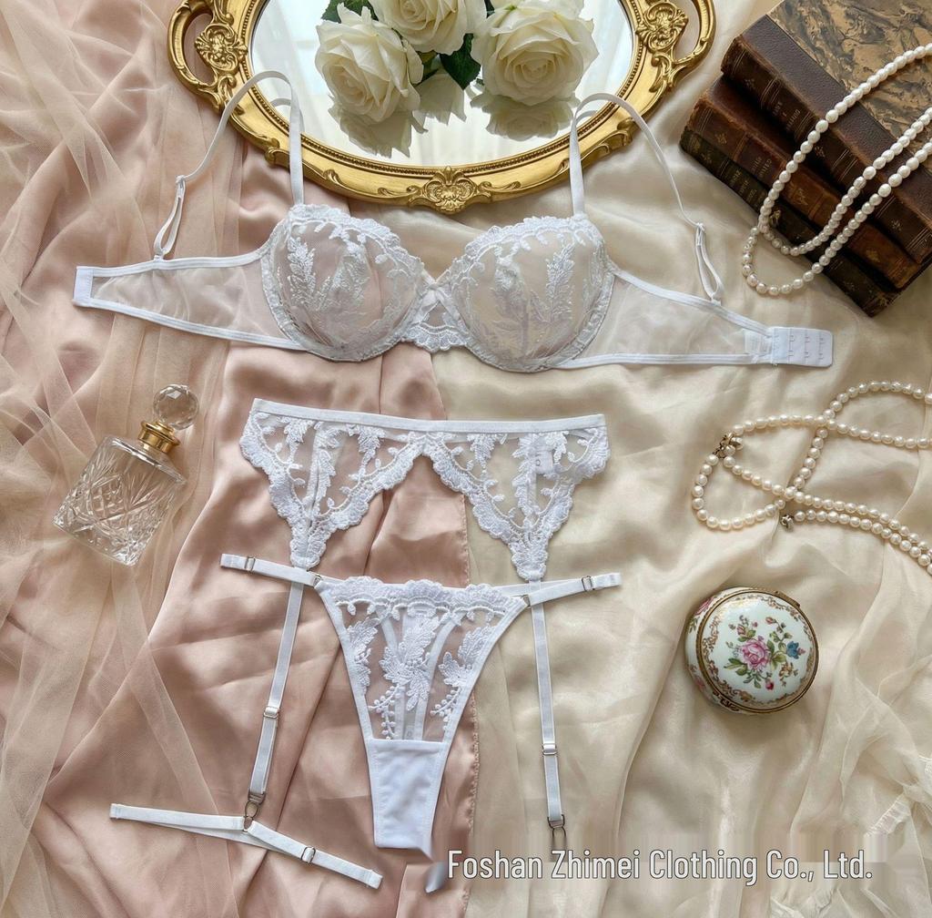 Y Sınır Ötesi Şeffaf File İç Giyim Seti: Sekiz Üç Parçalı Kadın Şeffaf Sütyen