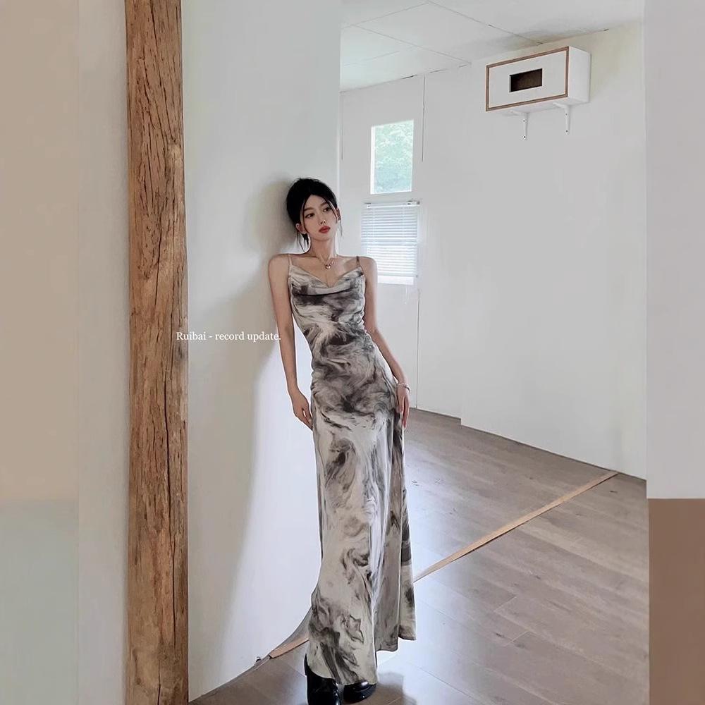 

Платье-бодикон с бретелями-спагетти и юбкой-годе в стиле китайской живописи M