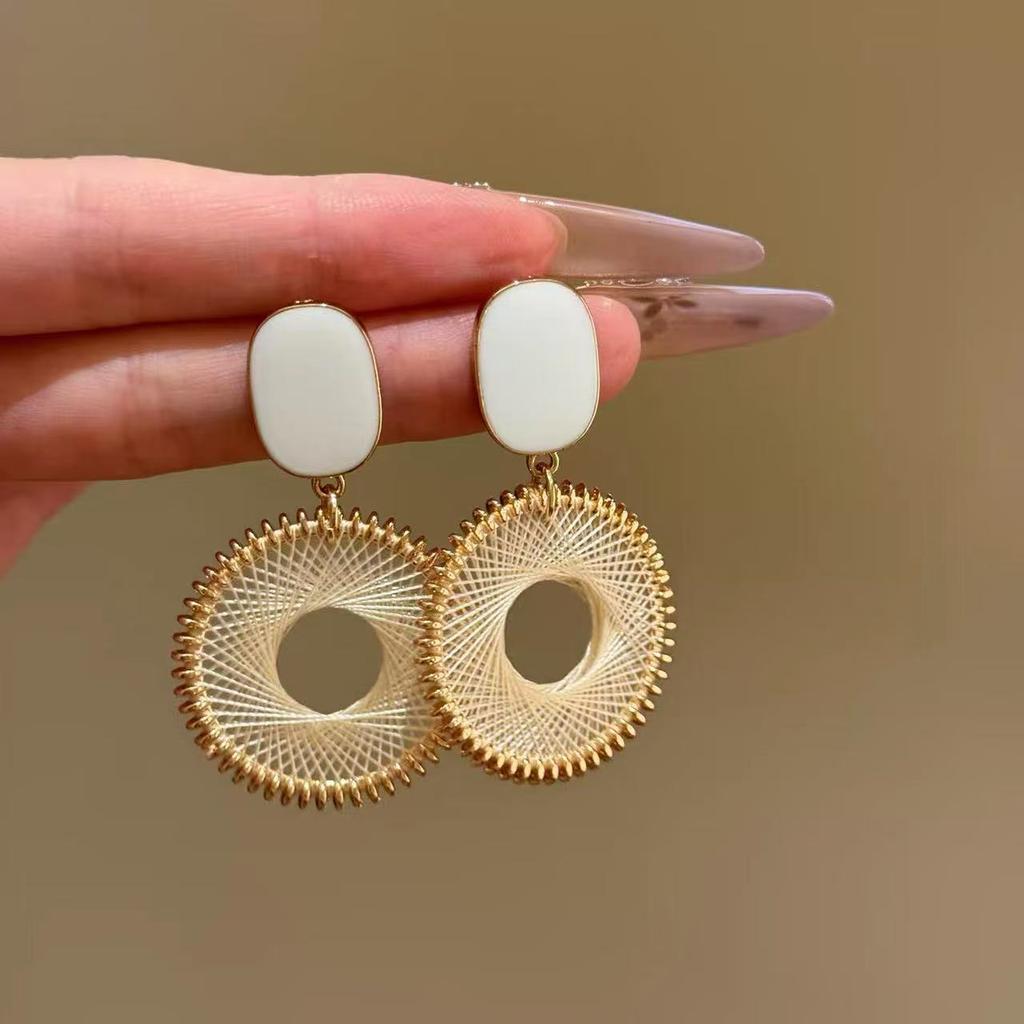 French Retro Silver Needle Round Flat Round Resin Fringed Earrings Light Luxury High-end Earrings Versatile Earrings