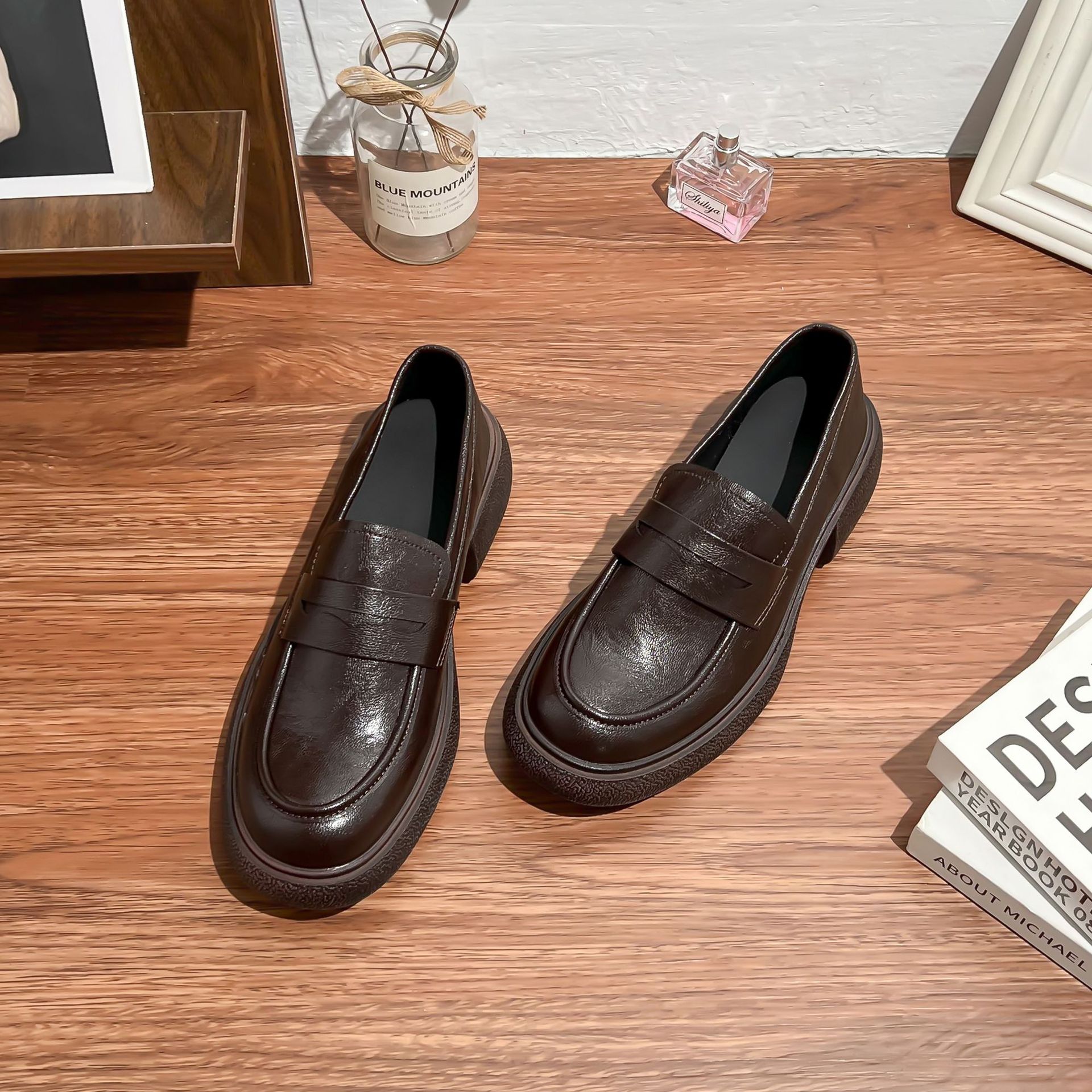 

Виноградная мать весна новая французская ретро маленькая кожаная обувь женская 2025 повседневный стиль универсальные маленькие лоферы на небольшой платформе 34