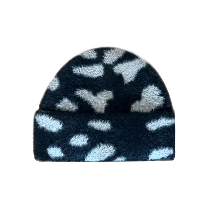 

Autumn and winter thermal hat oil painting adult cow pattern knitted hat trendy student wool hat women s fashion versatile average size білий