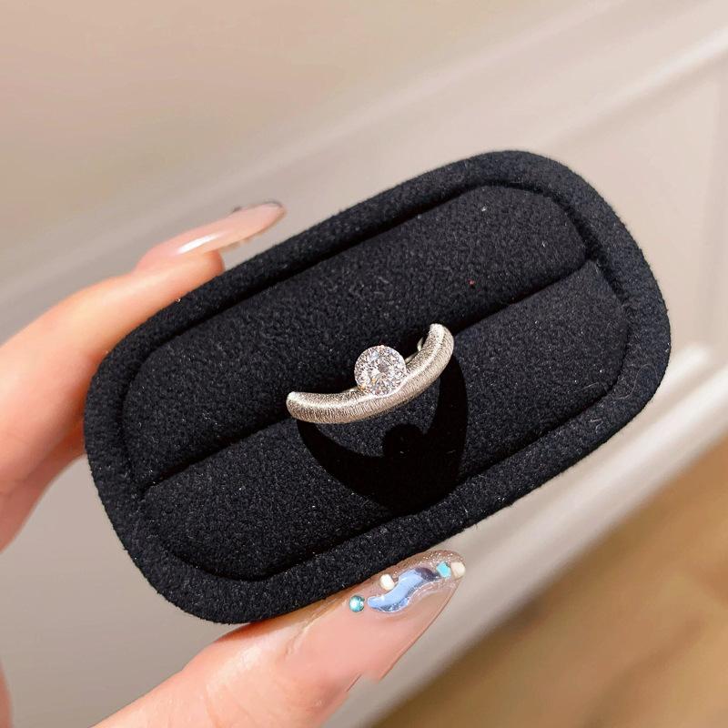 

Бриллиантовое матовое кольцо с открытым концом, французский ретро темперамент, кольцо на указательный палец, легкая роскошь, универсальное, высококлассная нишевая бижутерия