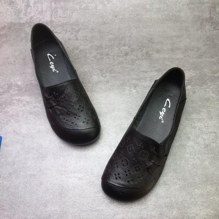 

2025 summer new women s flat sandals mother shoes women s single shoes soft sole soft leather comfortable hollow breathable hole shoes 35 чорний