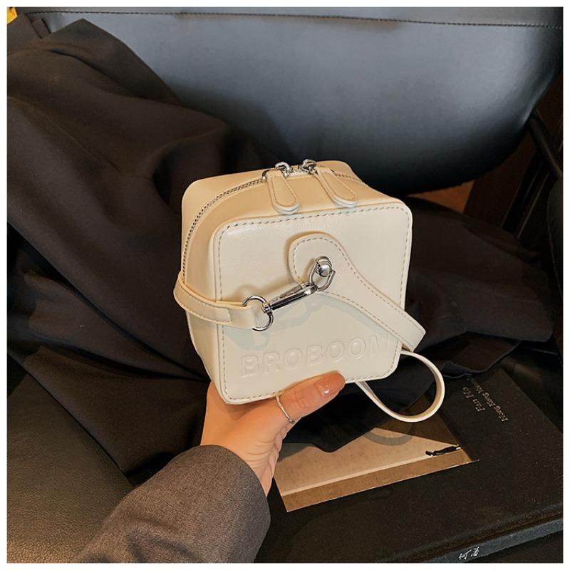 

Ретро нишевая сумка подмышку женская весна и осень новый трендовый стиль портативная сумка большой вместимости белый