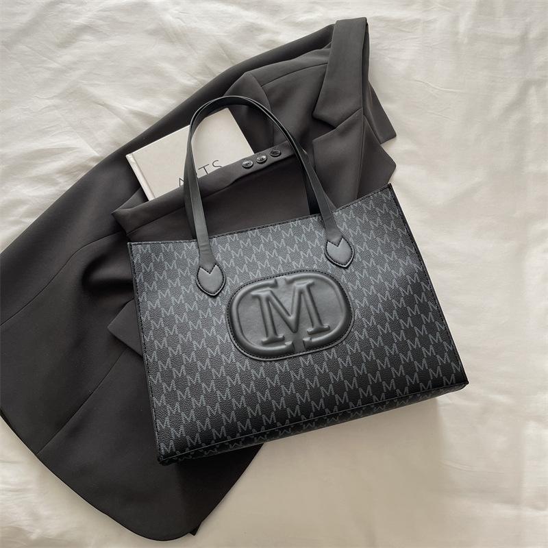 

Hot-selling tote bag women s new trend presbyopia letter portable shoulder armpit bag