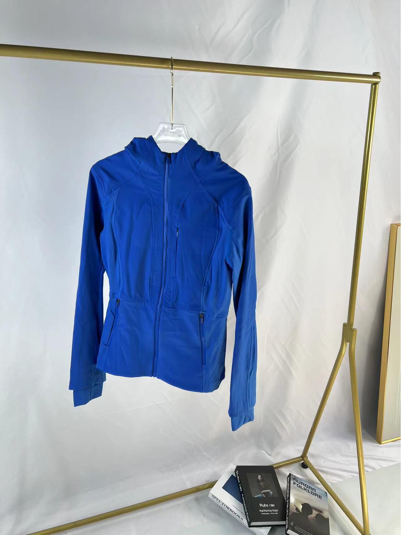 

Водонепроницаемая флисовая куртка-ветровка приталенного кроя с капюшоном XXL/Size 10