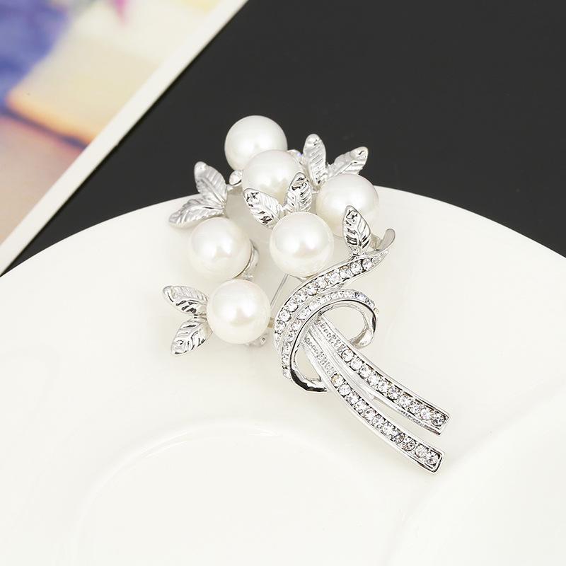 Fashionable Flower Brooch, Feminine Charm Pearl Brooch, Design Sense, Anti-exposure Pin, Suit Accessory