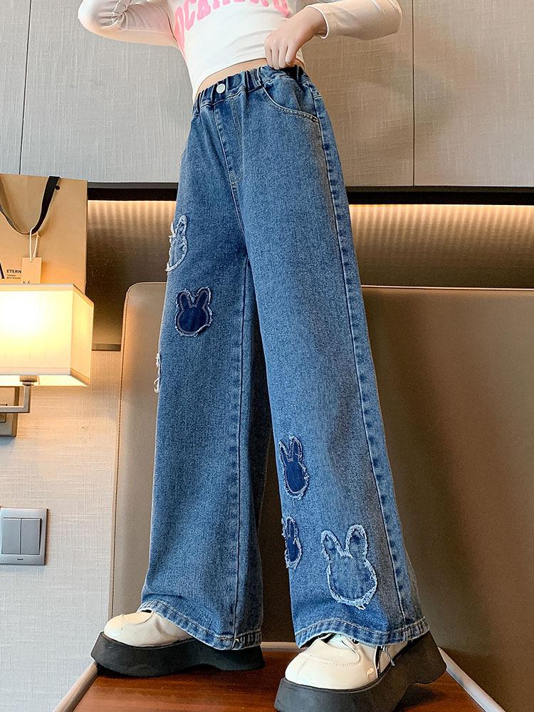 Fasjonable jenters vide jeans: Trendy vår- og høststil for store barn