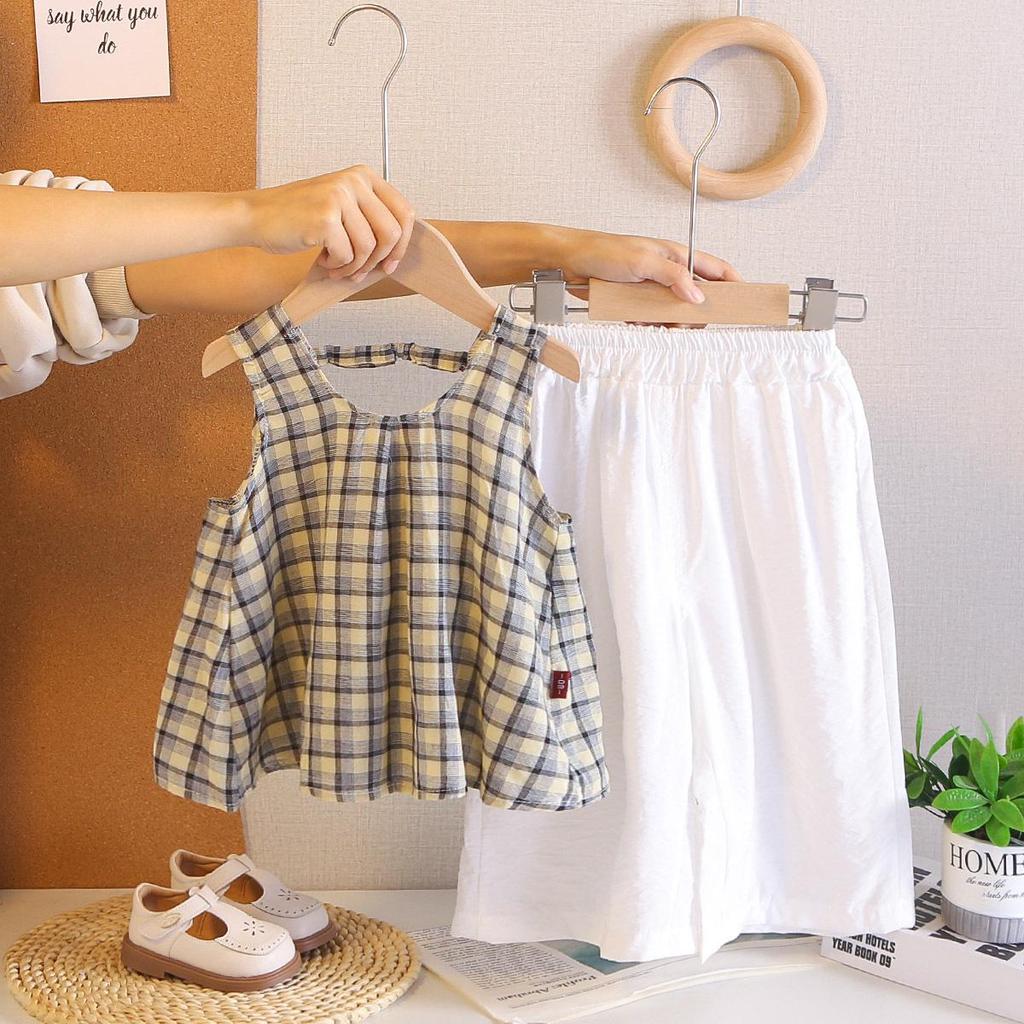 Girls' Summer 2026 Plaid Two-Piece Set: Stylish Vest & Wide-Leg Pants with Shoulder Straps