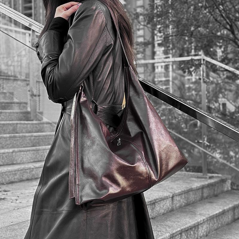 Stor Kapasitet High End og Enkel Tote Bag for Kvinners Moteable Ensfarget Skulderveske Moteable Pendler Crossbody-veske