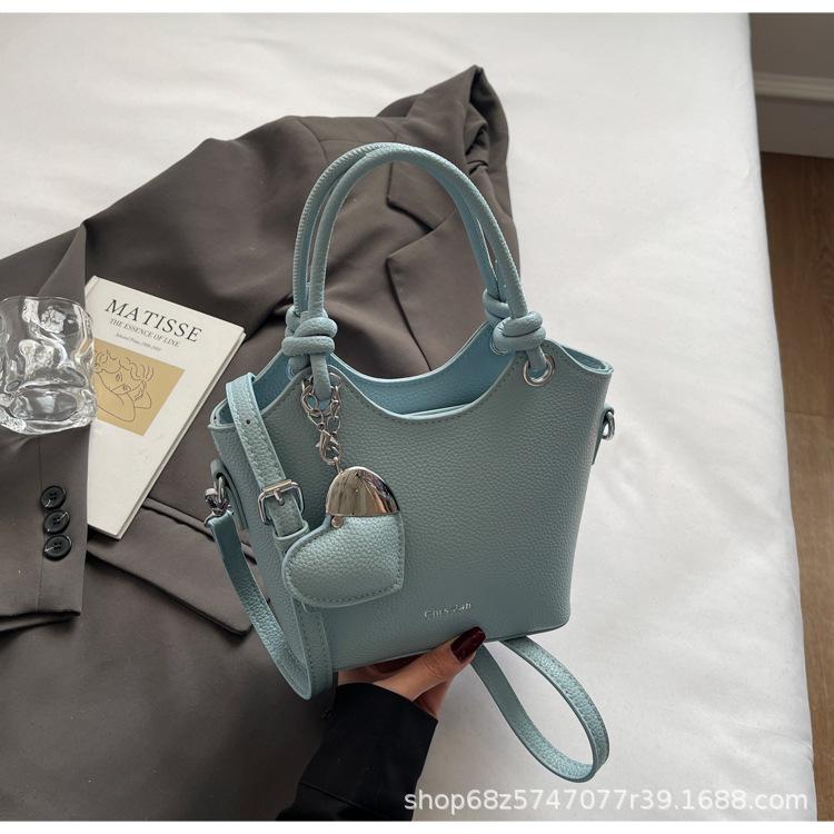 Spring and Summer Foreign-style Texture Handbag Women's 2025 New Simple Casual Large-capacity Shoulder Bag Commuter Shoulder Bag