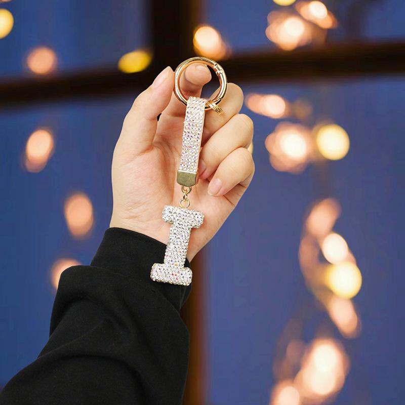 1PC Keychains Ideal Gift Letter Design Bling Key Ring Accessory Full Rhinestone Design Lucky Pendant 26 Alphabet Letters