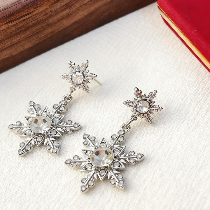 Elegant Zircon Snowflake Tassel Stud Earrings: Luxurious Winter Fashion for Women