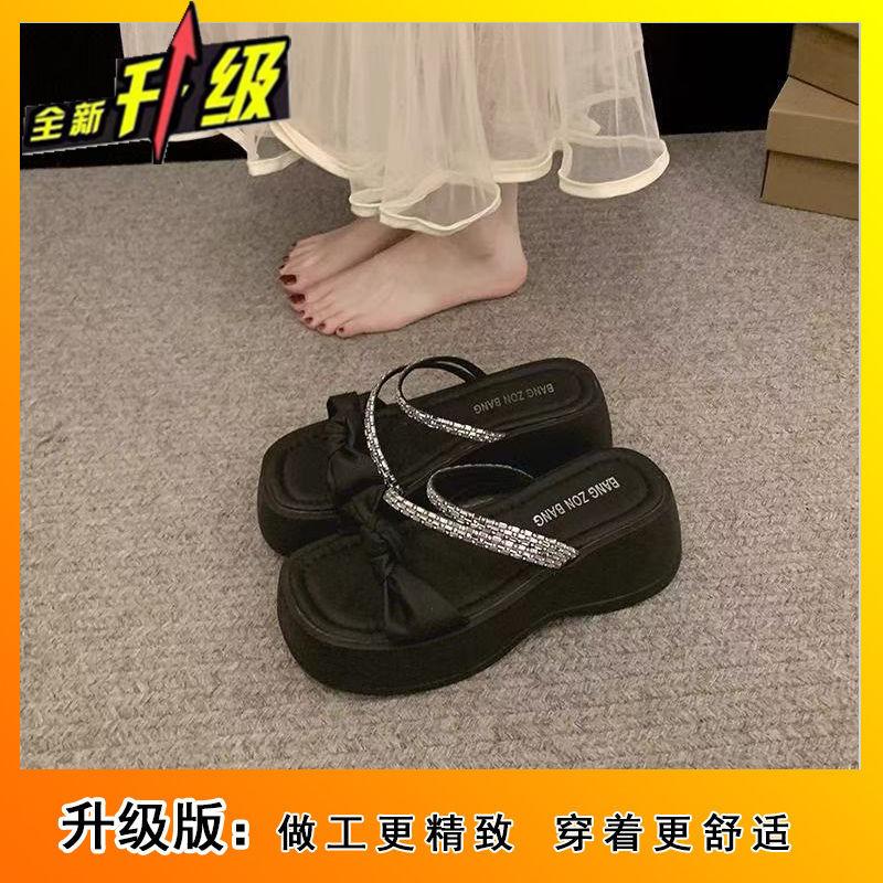 Temperament rhinestone thick-bottomed beach cool slippers 2025 new French beautiful slippers women's summer wear fashion and high sense