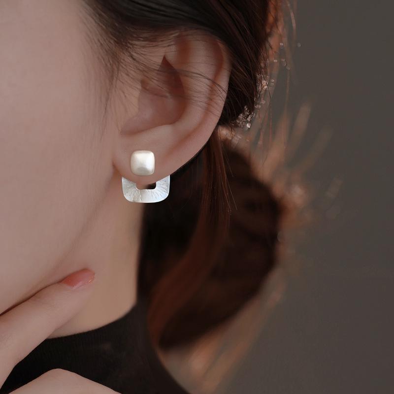 High-Grade Geometric Square Dangle Earrings: Fashionable and Stylish Hollow-Out Studs for Women