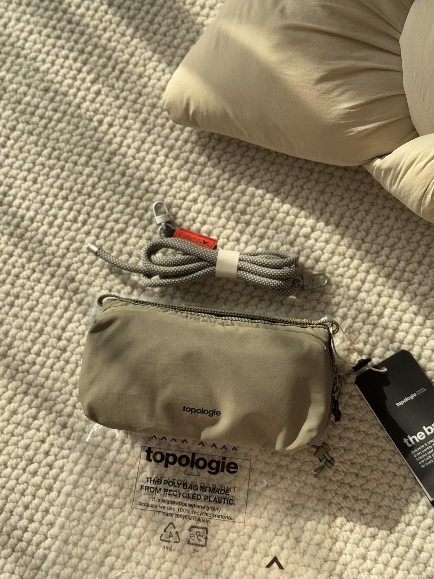 

Tot Water Bottle Messenger Bag Women S Shoulder Kettle Bag Niche Outdoor Commuting Versatile Light Sports Simple Waterproof 23*6.5*10