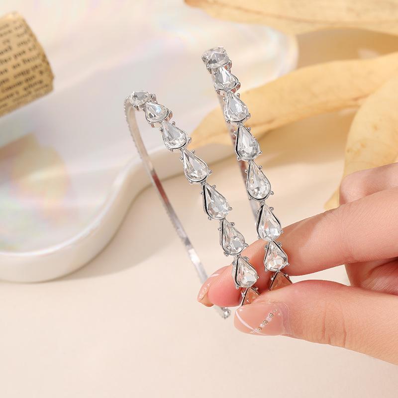 

Ювелирные изделия Индивидуальность Цвет Капля Бриллиантовые Серьги Женские Геометрические Круг Геометрические Серьги белый