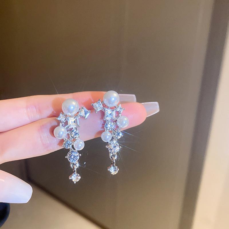 Women Shiny Rhinestone Pearl Geometric Earrings Light Luxury Elegant Temperament French Retro Palace Style Ear Jewelry For Women