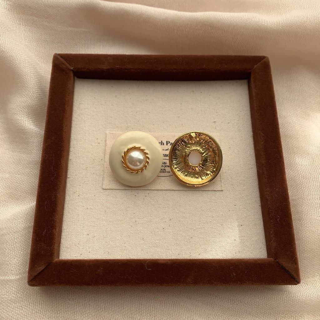 Soft Beige Round Bottom Geometric Stud Earrings Pearl Light French Elegant Exquisite Versatile Light Luxury Atmospheric Earrings