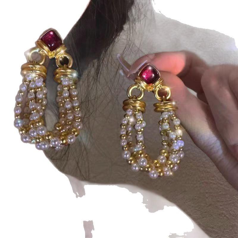Personality exaggerated retro court pearl fringed earrings light luxury exquisite rose red high sense European and American fashion earrings