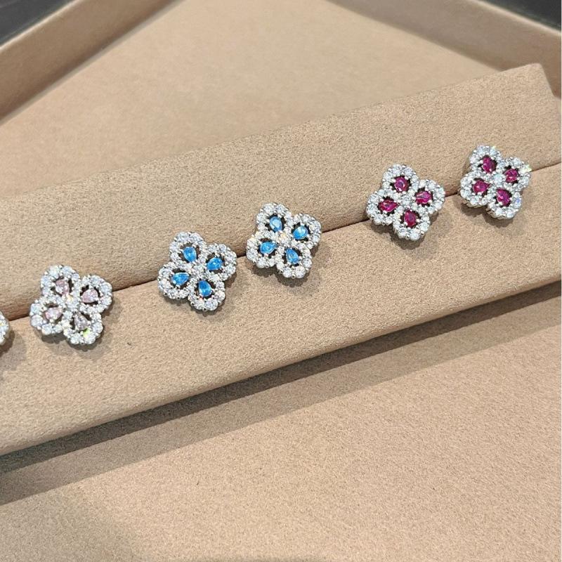 Celebrity Style Full Of Diamonds Four-Leaf Clover Stud Earrings, Women'S Light Luxury Niche Design, Advanced Sense Burst, Exquisite Small Fragrant