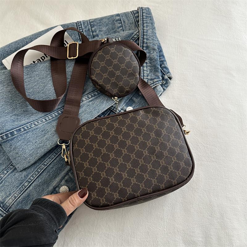 

Fashionable Small Square Shoulder Bag In Elegant Colors Perfect For Daily Outings коричневый