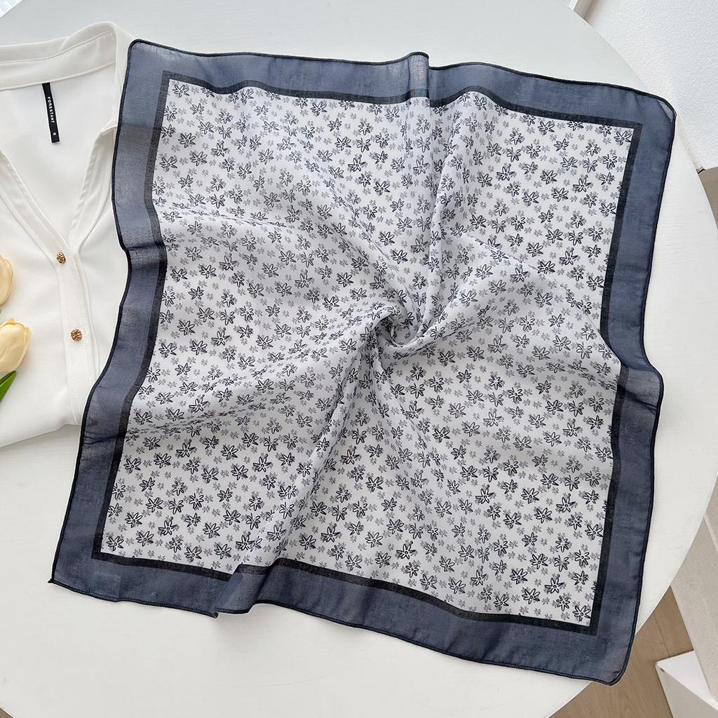 Spring and summer Japanese floral square scarves are fresh, breathable, soft, literary and decorative small silk scarves, retro and versatile small sq