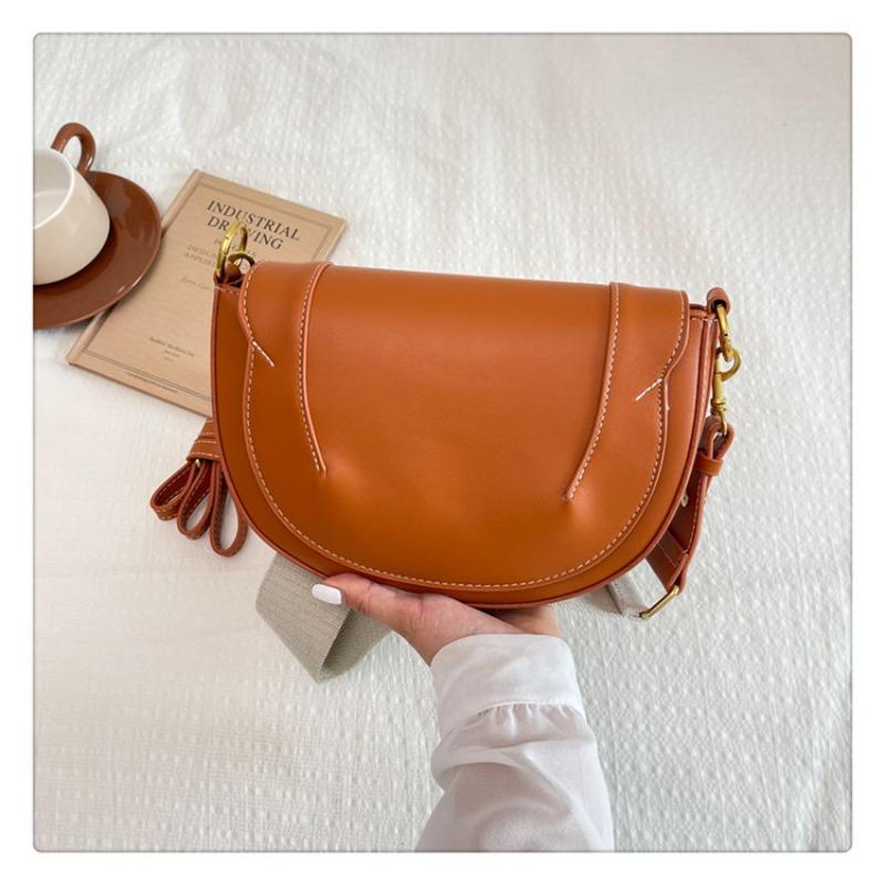 Saddle Bag A Niche Hand-held Fashionable Shoulder Bag with A Slanted Design