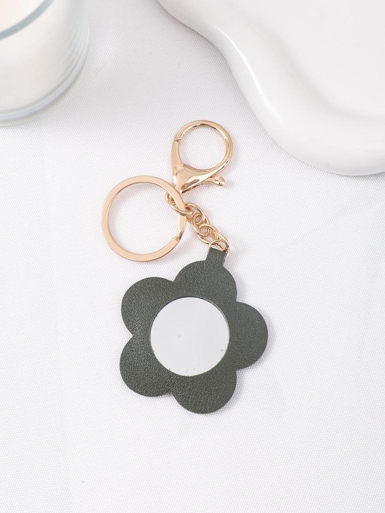 Adorable Heart-Shaped Cartoon Leather Keychain Mirror – Portable and Versatile for Makeup