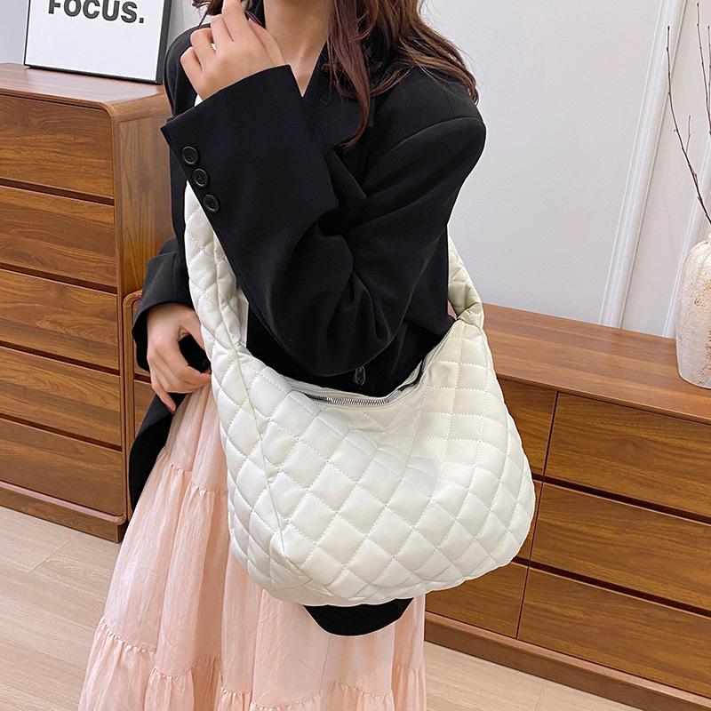 Frühling neu lässig Stickgarn Rhombus Persönlichkeit große Kapazität Pendler Ein-Schulter Tragetasche Frau