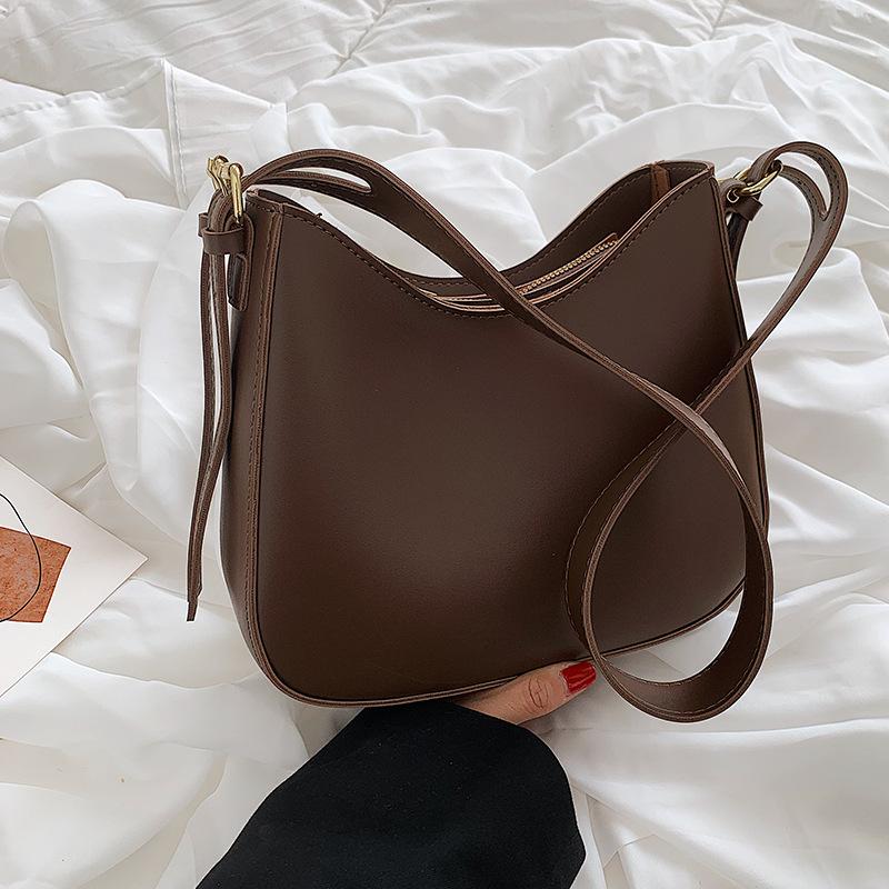 High-end bucket bag women's niche underarm bag 2025 new trendy fashion shoulder bag versatile crossbody bag