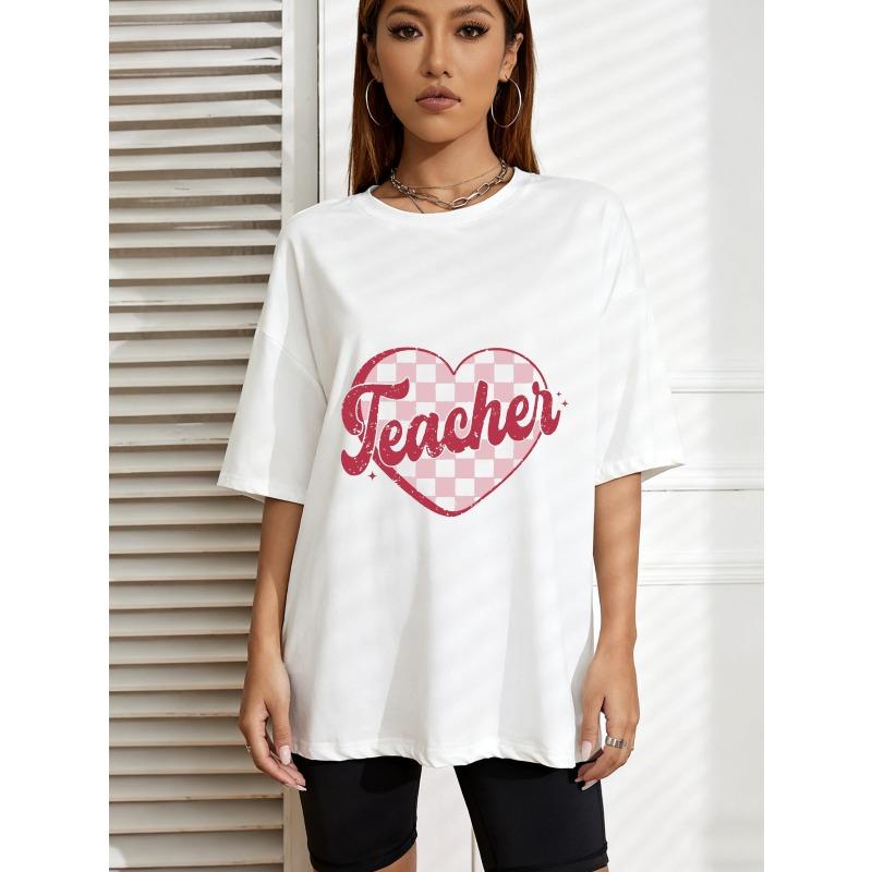 

Футболка оверсайз с розовым клетчатым сердцем и принтом «Teacher» – винтажный топ в милом стиле на учительскую тематику XXXXL белый