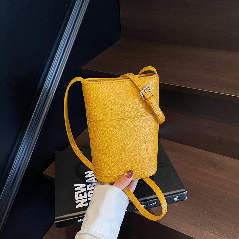 

2025 Soft Leather Shoulder Crossbody Bags Waterproof Cellphone Crossbody Bag Versatile Luxury Bucket Small Handbag 19-14-6 cm жёлтый