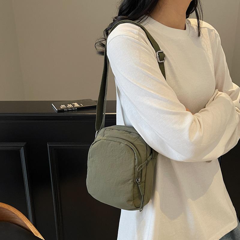 Niche design new crossbody shoulder small square bag 2025 casual foreign style personality simple fashion outdoor portable bag