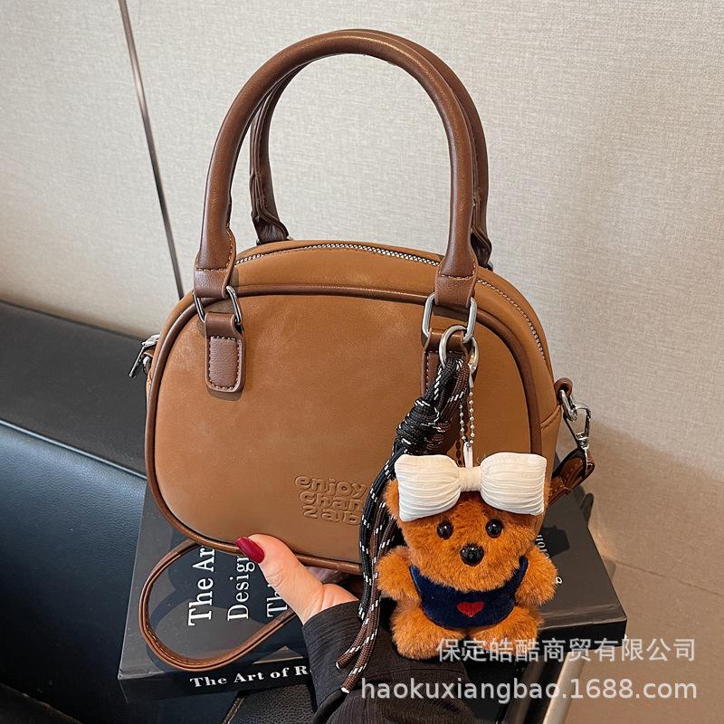 Premium Sense Niche Bag Women's Autumn and Winter Retro 2025 New Matte Shoulder Messenger Bag Popular Portable Small Square Bag