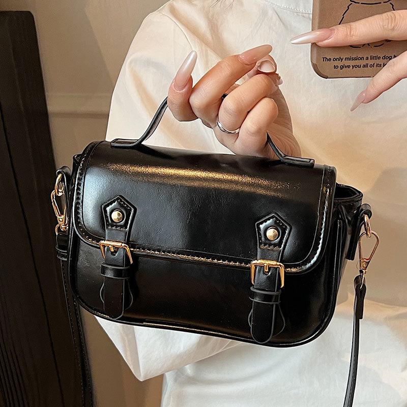 Trendy new British retro college style portable mailman bag temperament advanced sense commuting versatile messenger women's bag