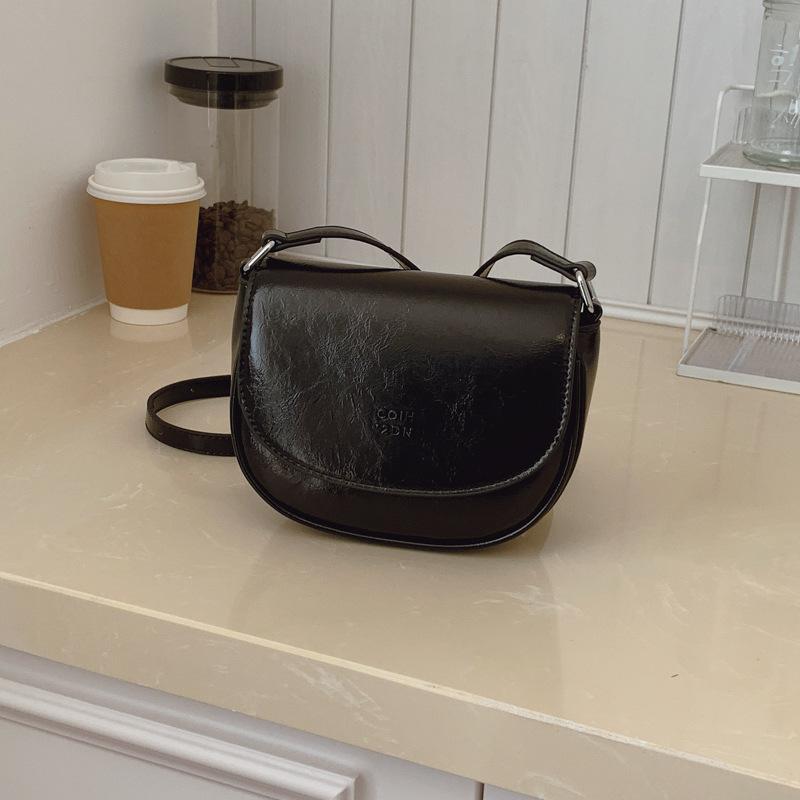 

2025 autumn new shoulder bag fashionable small fresh high value shoulder bag fashionable commuter messenger women s bag bag