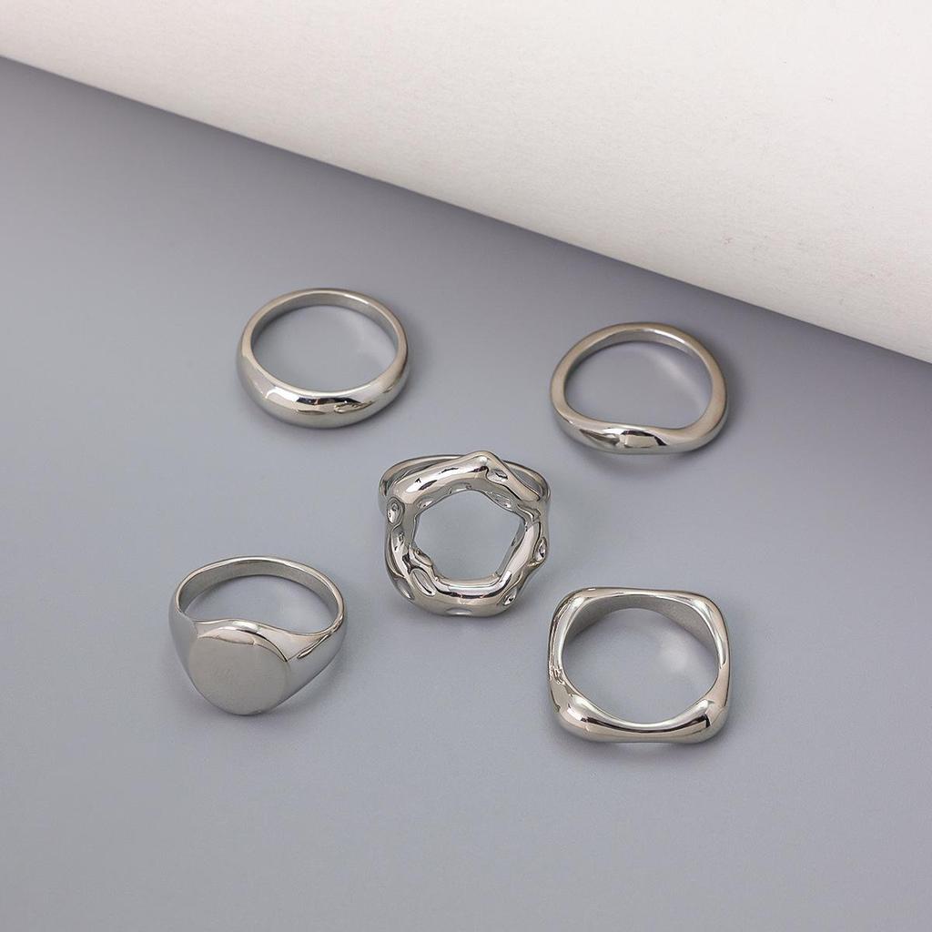 Retro Silver Geometric Rhombus Ring: Stylish Wide Band with Polished Finish