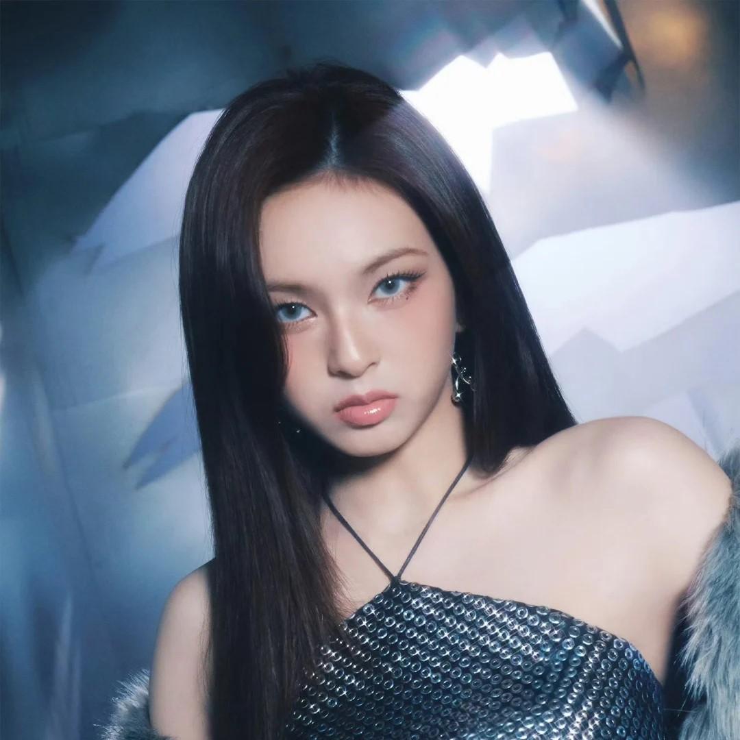 

BABYMONSTER - [WE GO UP] 2-й мініальбом ПАТЕРН CHIQUITA